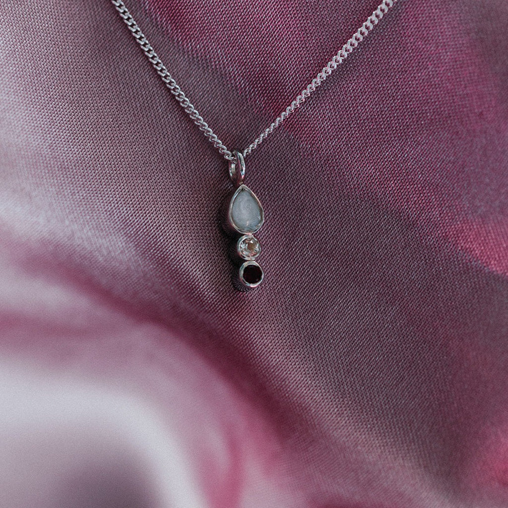 Breastmilk Jewellery UK | Breastmilk Pearl with Birthstones | Breastmilk and Birthstone Jewellery UK | Boob Bling | Keepsake Gifts for Mum UK