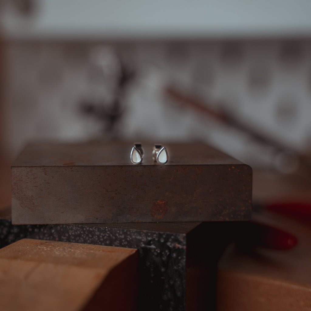 Liquid Gold Jewellery | Breast Milk Jewellery UK | Breastfeeding Keepsakes | Keepsakes for Mums